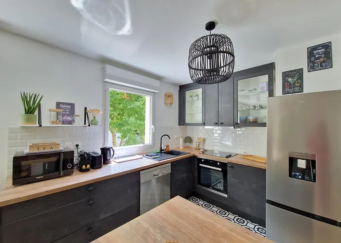 Appartement Spacieux Avec Parking Proche