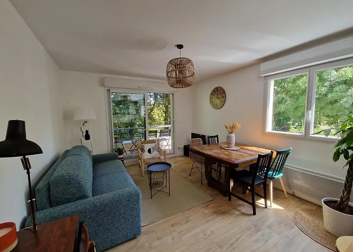 Spacieux Avec Parking Proche Appartement *