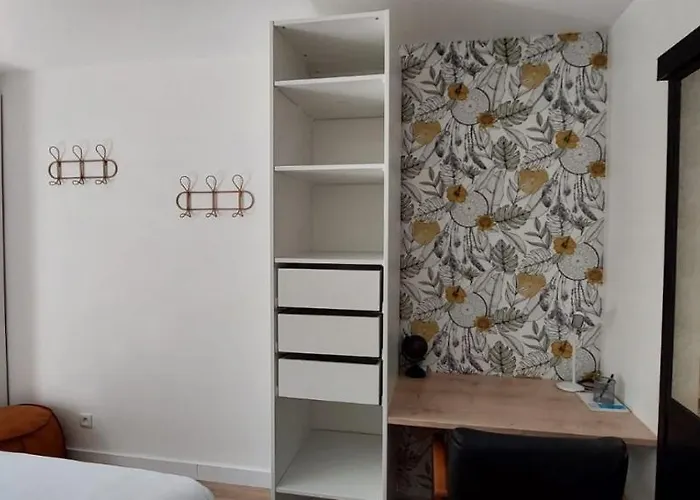 Appartement Spacieux Avec Parking Proche