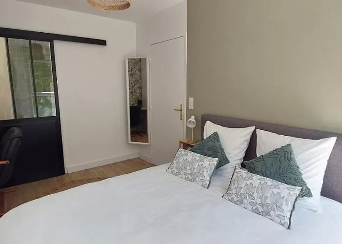 Spacieux Avec Parking Proche Appartement *