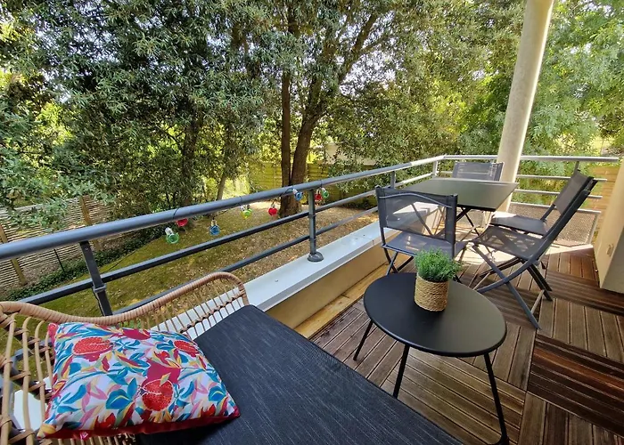 Spacieux Avec Parking Proche Appartement