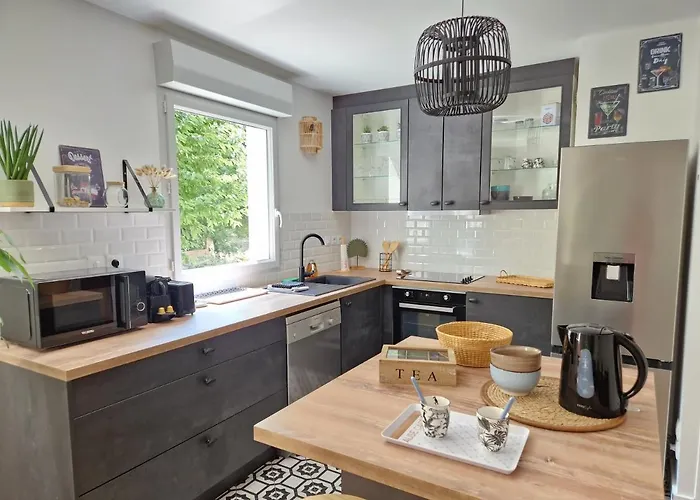 Appartement Spacieux Avec Parking Proche