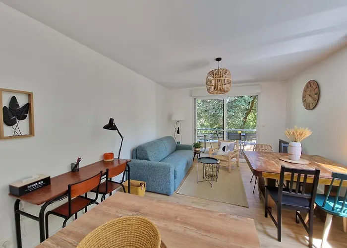 Spacieux Avec Parking Proche Appartement *